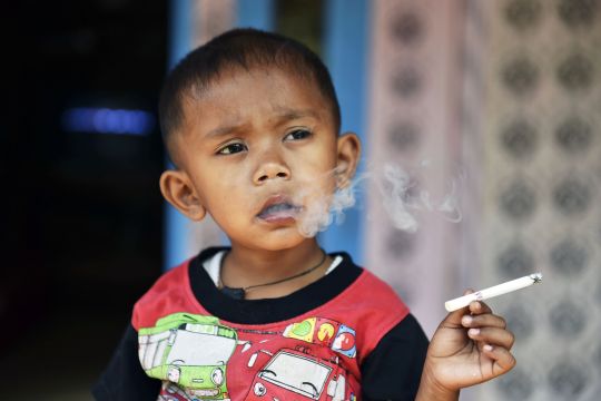 A pesar de estar prohibido, al rededor de 38 millones menores de 13 a 15 años consumen tabaco en el mundo: OMS