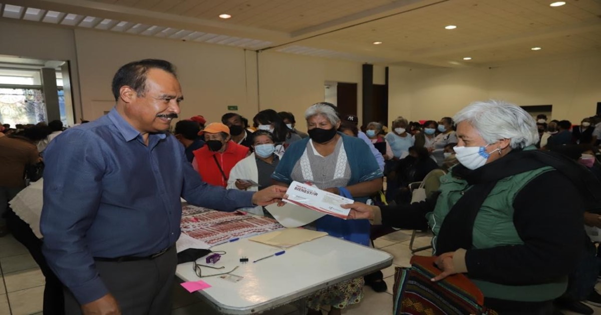 Inicia Bienestar Tlaxcala entrega de tarjetas de pensión para adultos mayores de 65 años