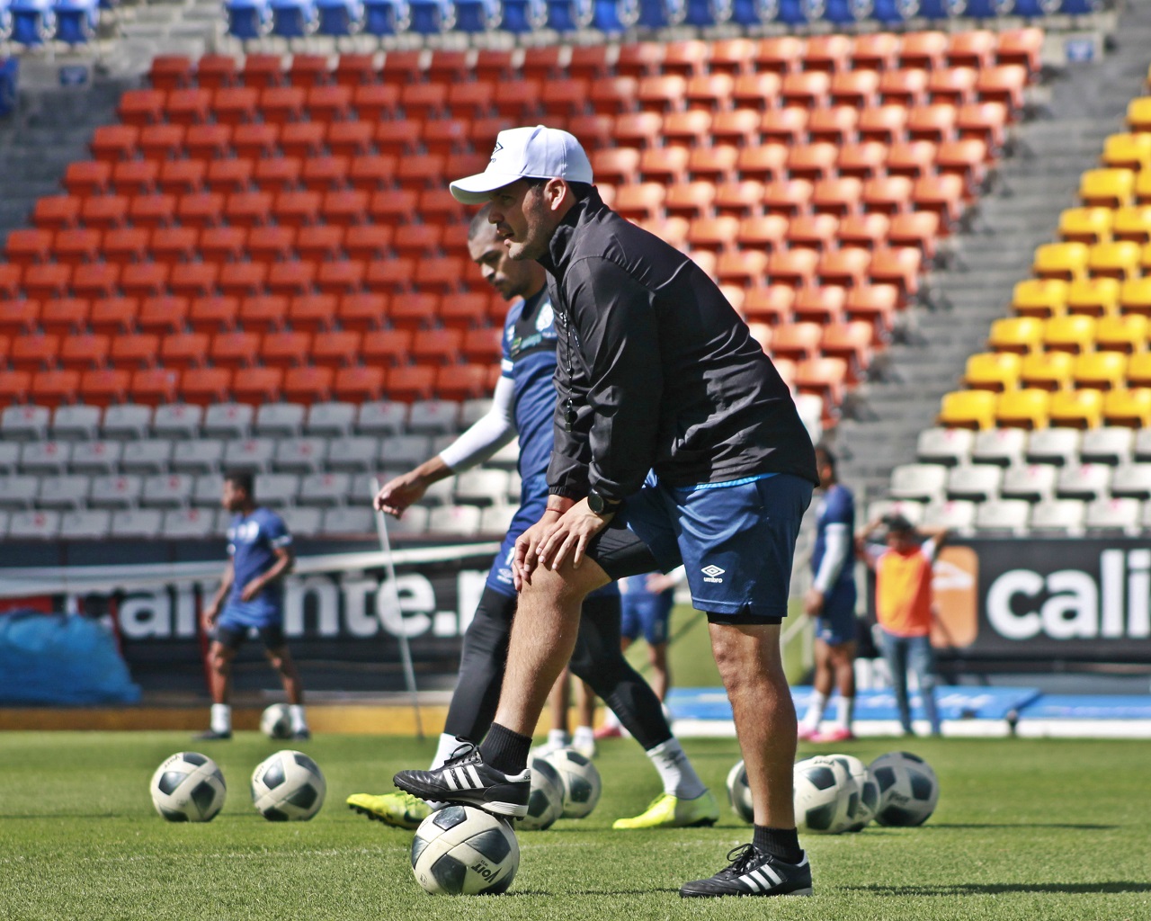 “El Cuauhtémoc tiene que ser del Puebla”, pide Larcamón previo al repechaje ante Chivas 