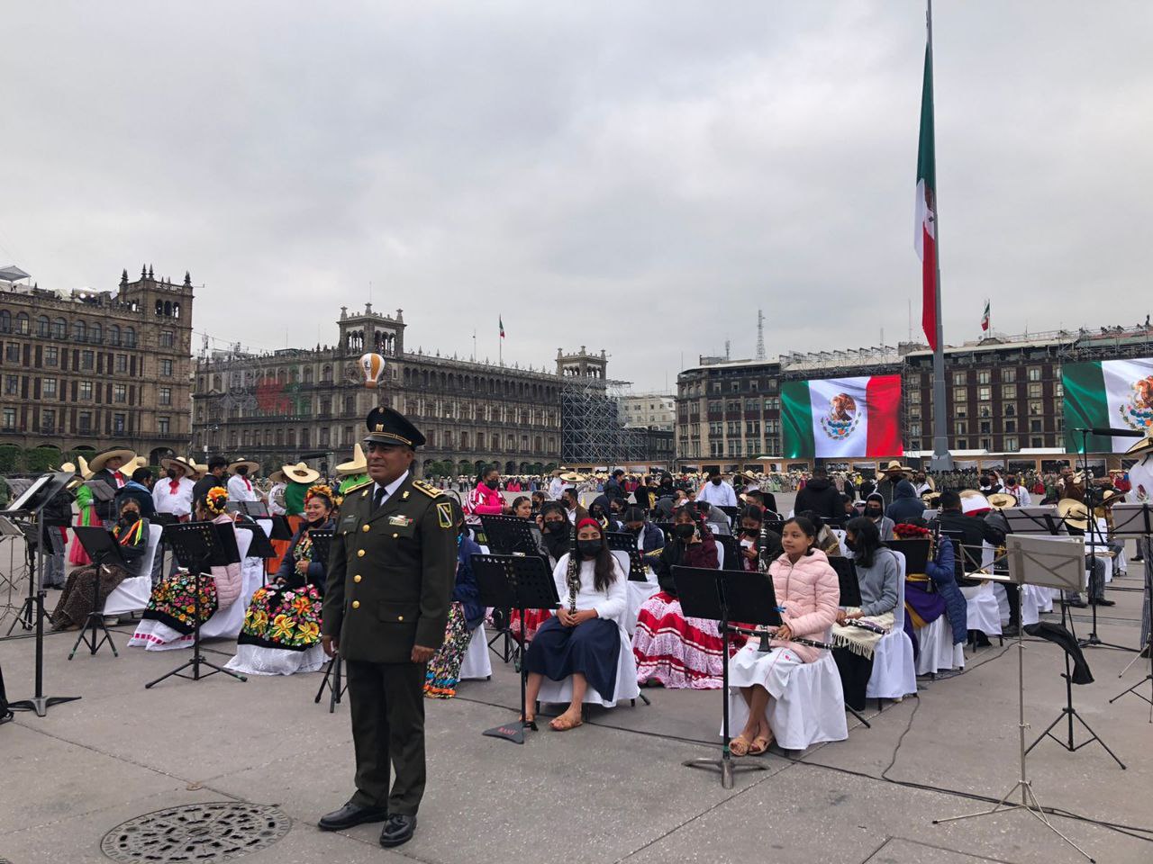 Comenzó desfile de la Revolución Mexicana con motivo del 111 aniversario encabezado por AMLO