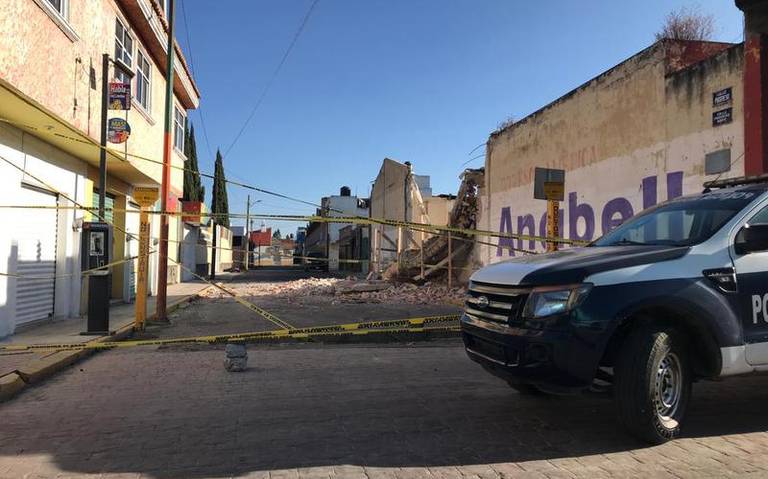 Barda de Chiautempan cae y autoridades no han levantado los escombros desde hace una semana