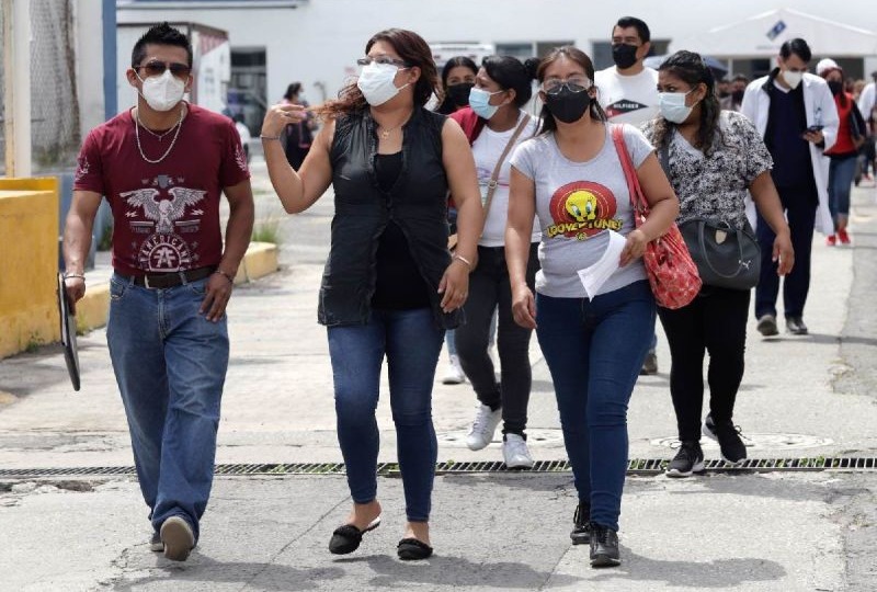 Personas no vacunadas contra el Covid podrían tener prohibida la entrada a restaurantes y bares