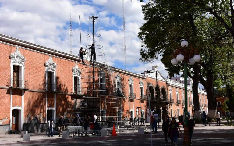 La capital de Tlaxcala inició con la colocación de adornos navideños