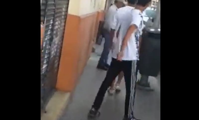 Jóvenes se graban golpeando a adulto mayor por diversión; ya fueron detenidos