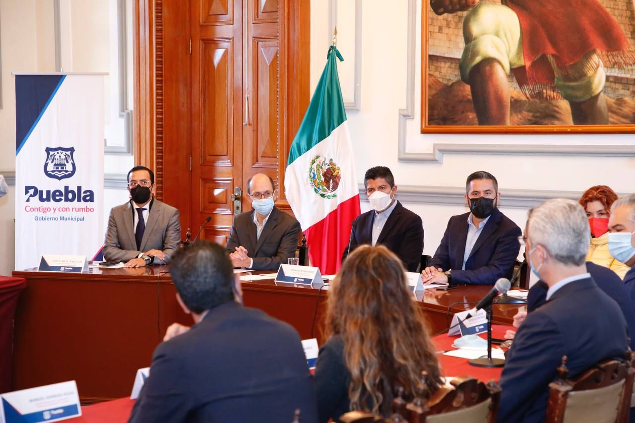 Ofrecen 500 becas para hijos de policías y beneficios para personal de limpia