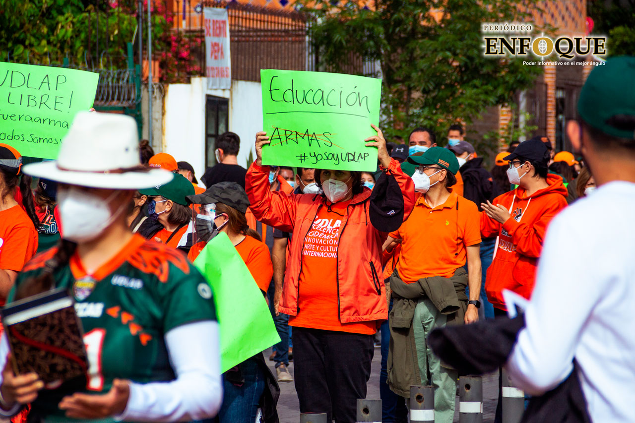 En último día de clases estudiantes de la UDLAP exigen la liberación del campus