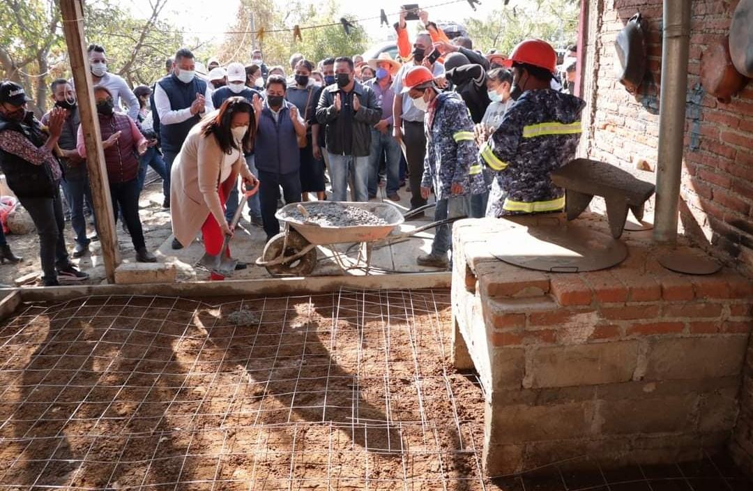 Cinco comunidades atlixquenses beneficiadas con rehabilitación de caminos