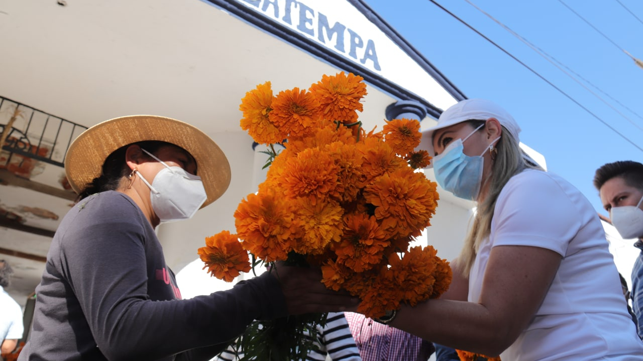 La edil Paola Angón recorrió este 2 de noviembre los “campos santos” de San Pedro Cholula