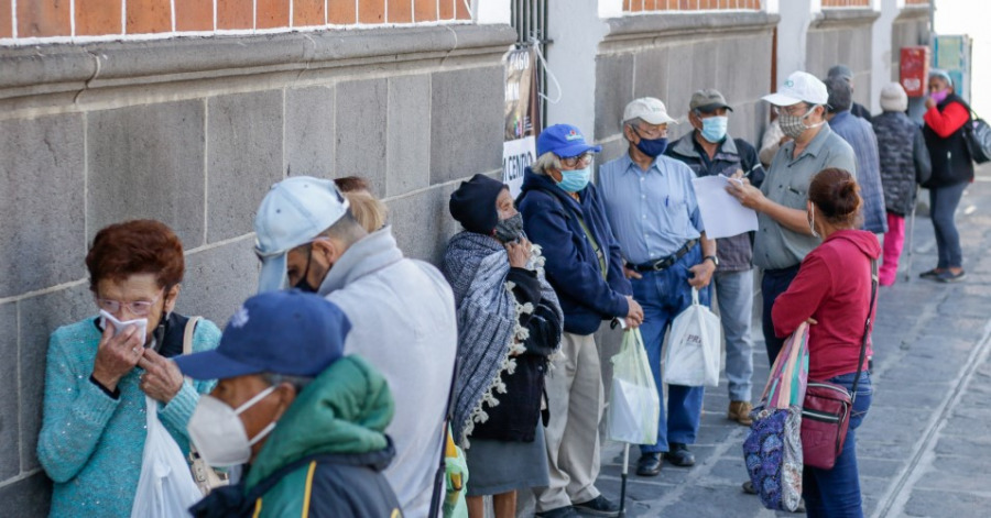 Cerca de 3 millones de adultos mayores en México no cuentan con  seguro social: Inegi