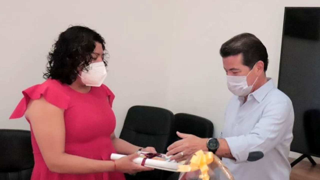 La edil Karina Pérez Popoca visitó a sus homólogos de municipios colindantes 