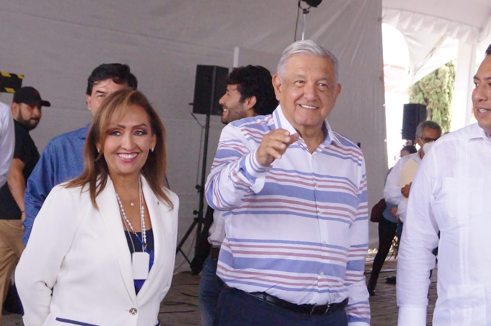 Tlaxcaltecas mayores de edad serán vacunados en octubre, anuncia AMLO