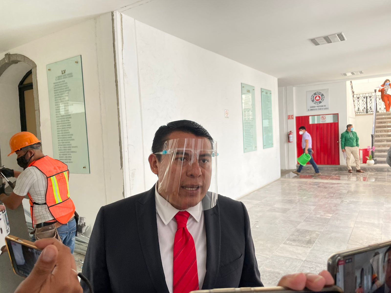 Rubén Terán apoya a alcalde de Contla por entrega de regalos