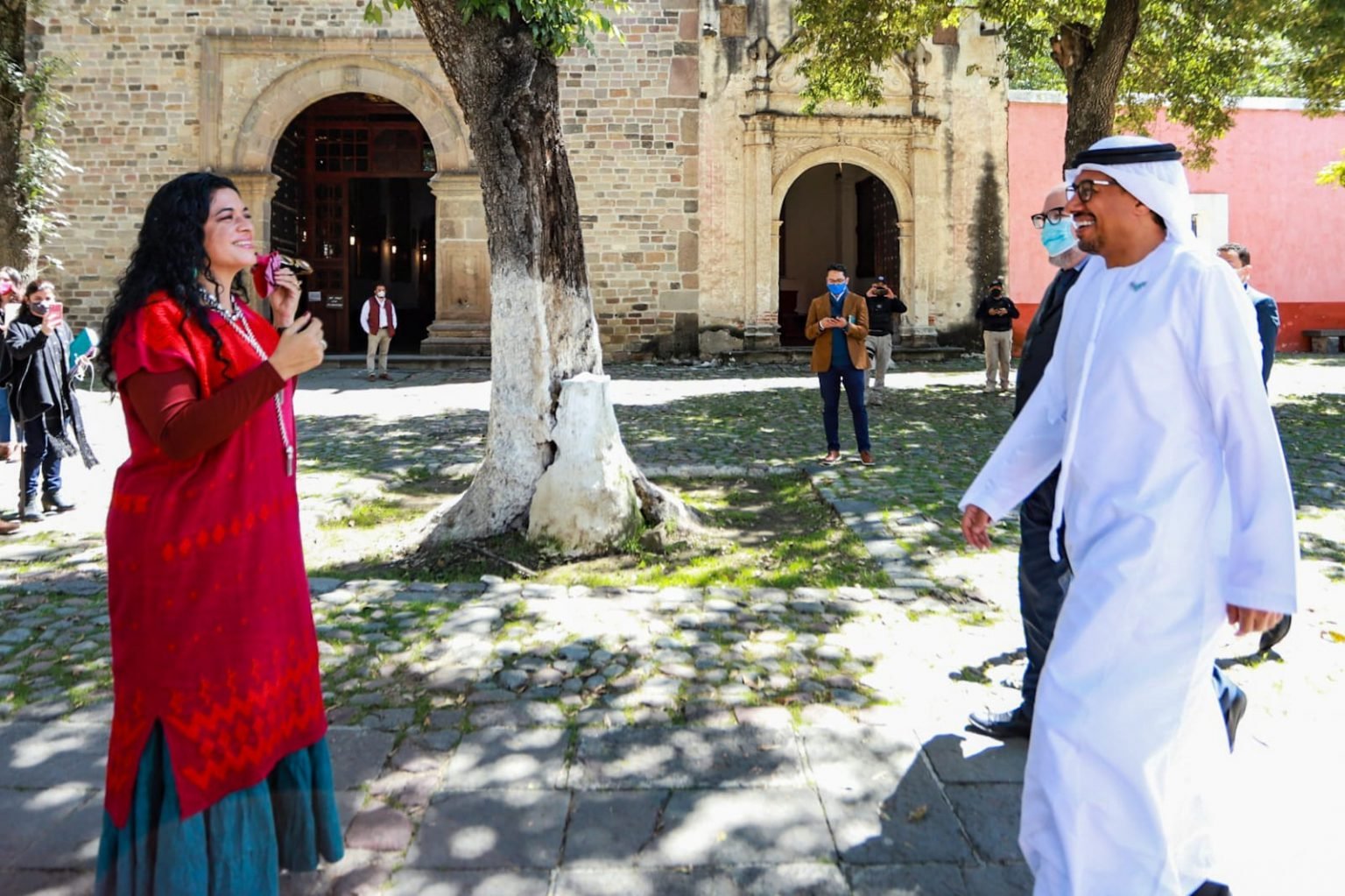 La secretaria Alejandra Frausto recibe en Tlaxcala al embajador de Emiratos Árabes Unidos