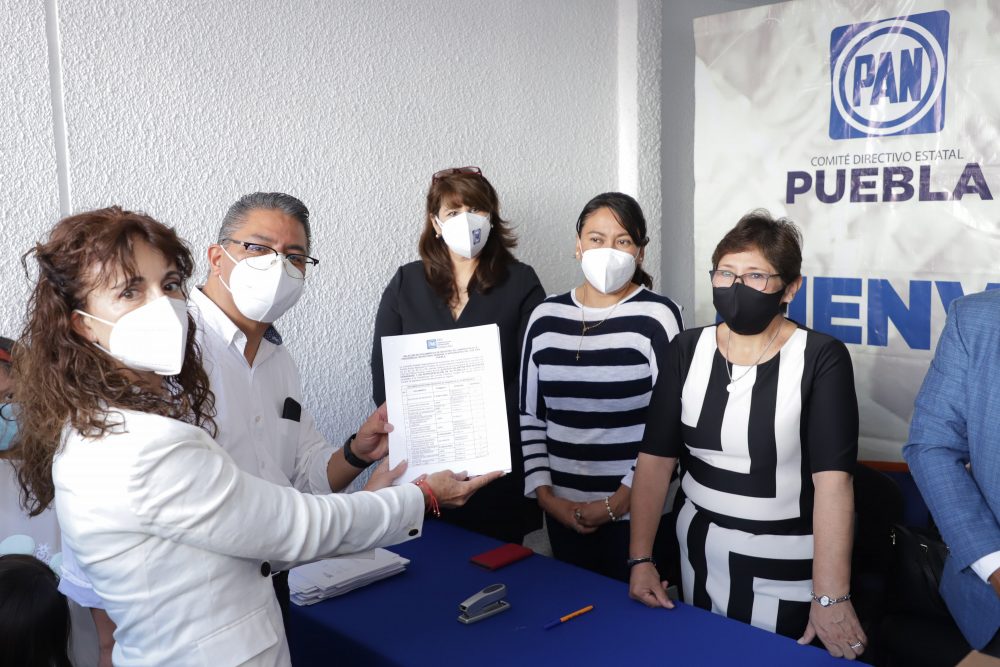 Con apoyo de Eduardo Rivera se registra Augusta Díaz para contender por la dirigencia estatal del PAN