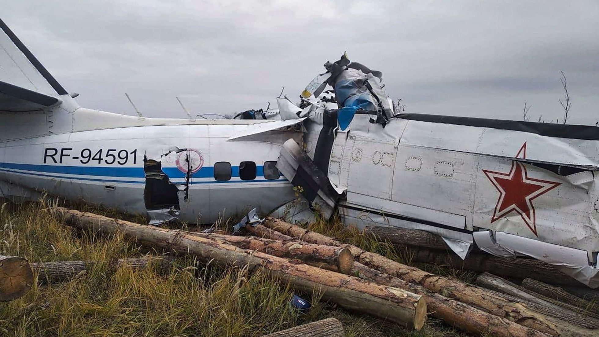 Al menos 16 muertos tras caída de avión en Rusia