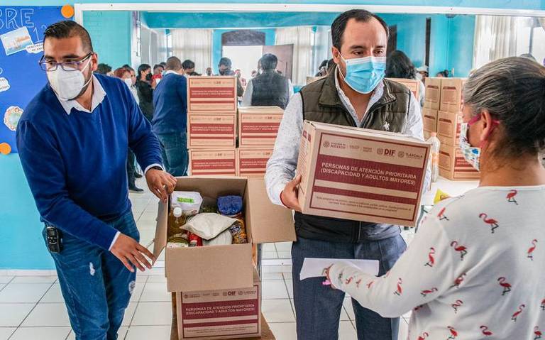 En Apizaco se realiza entrega de despensas en comunidades