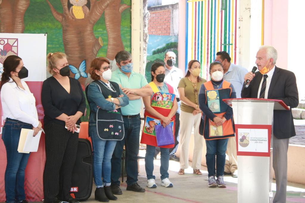 Entrega Jiménez Romero insumos para prevenir contagios de Covid-19 en instituciones educativas de Chiautempan