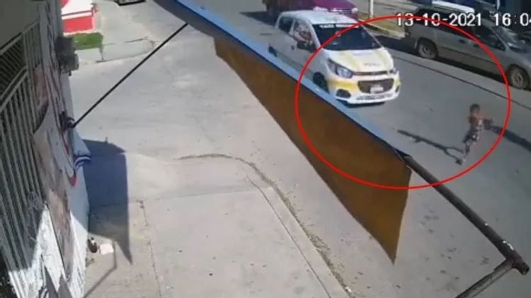 Trágico accidente en Chetumal: niño de 3 años muere atropellado por taxi