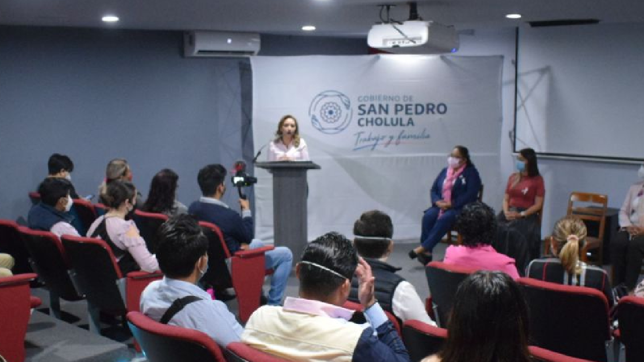 Ayuntamiento de San Pedro Cholula dio inicio a una serie de conferencias alusivas al Día Internacional de la lucha contra el Cáncer de Mama  