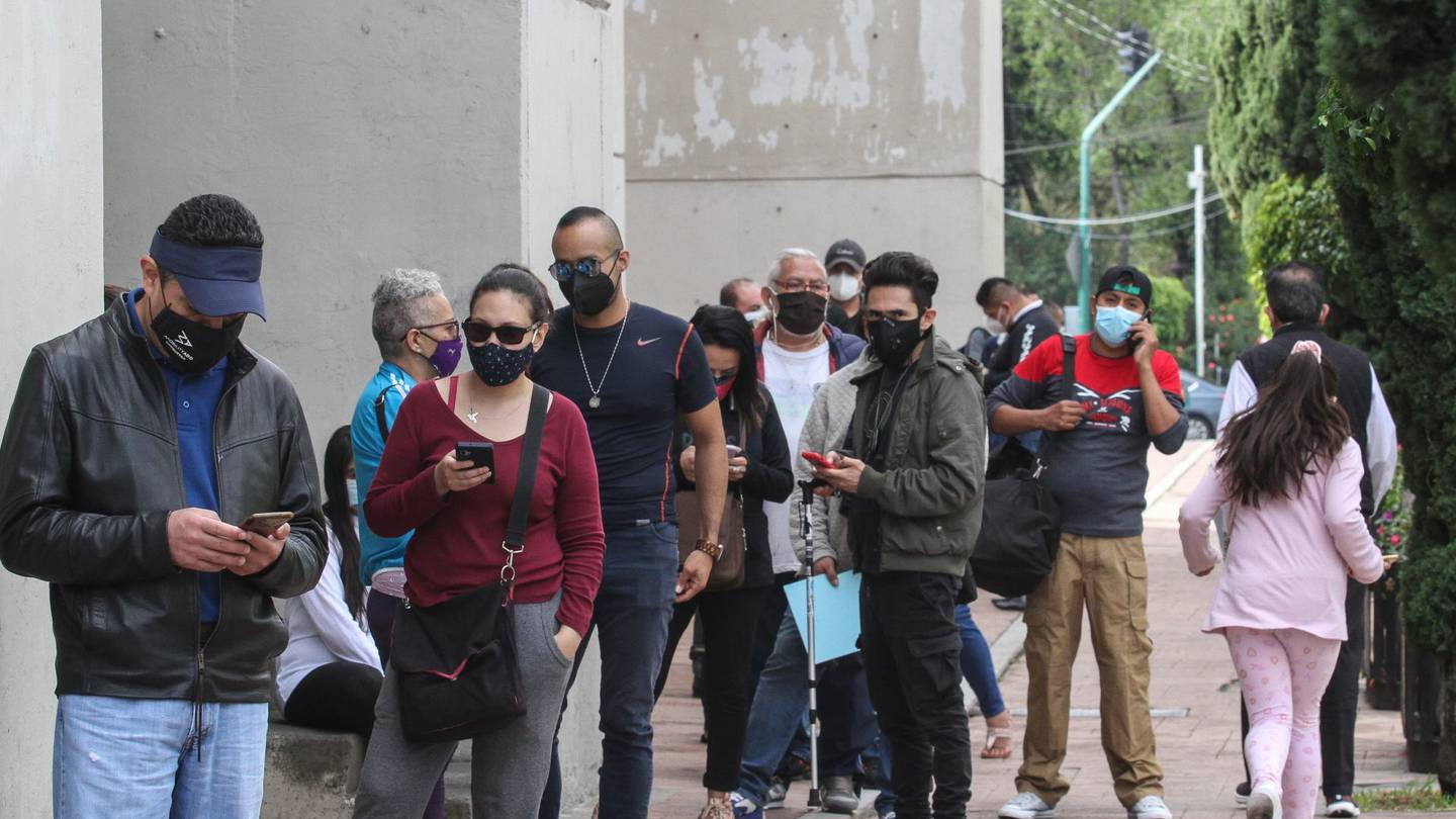 México mantiene disminución de contagios, registra 4,653 casos nuevos en un día 