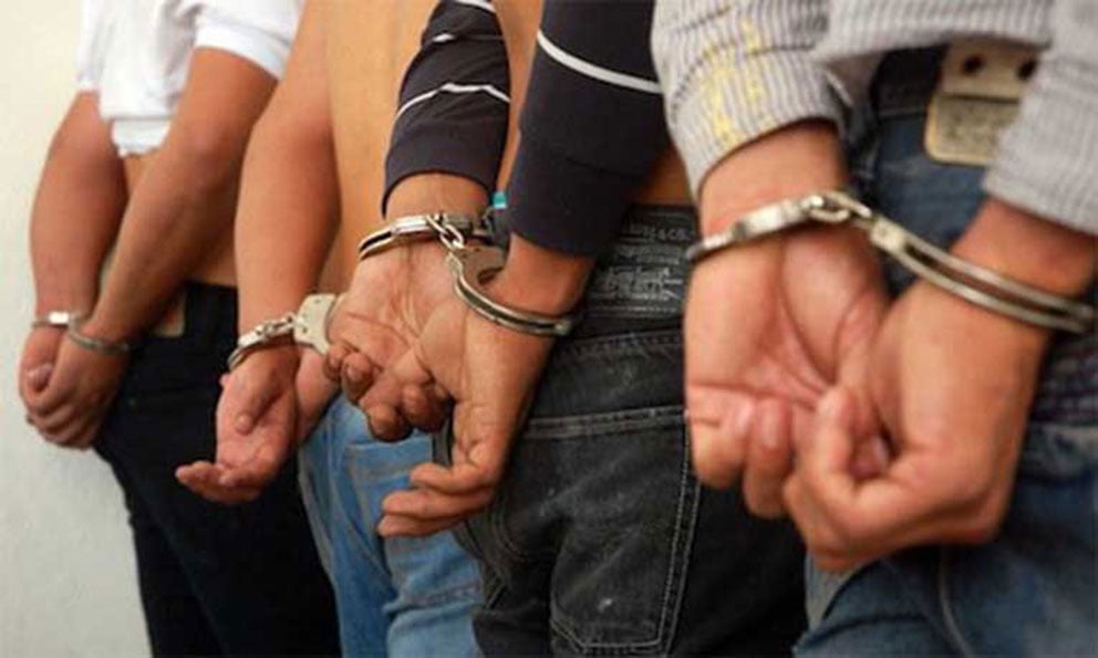 Detienen a 4 hombres armados con subametralladoras en municipio de Xalmimilulco, Puebla