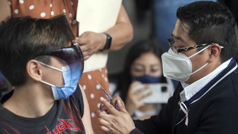 CDMX vacunó en el primer día a 5 mil 803 menores de edad con comorbilidades