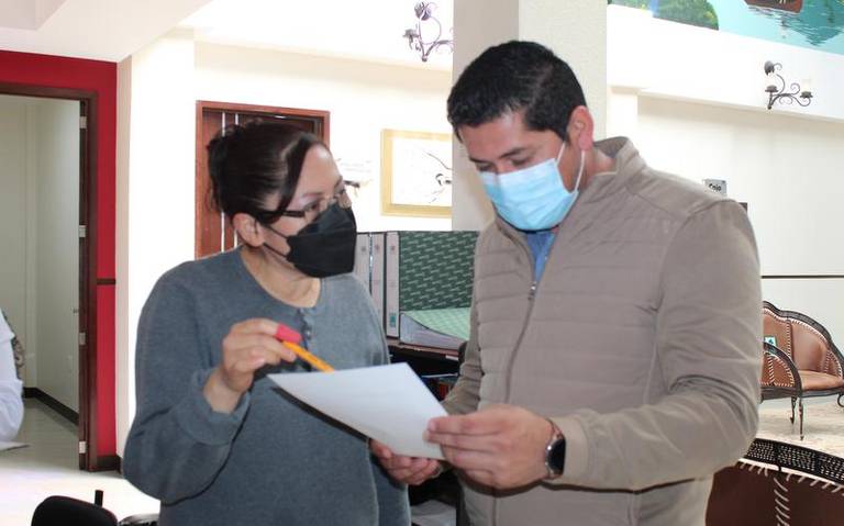 En Atlangatepec ayuntamiento entrega despensas a sector vulnerable