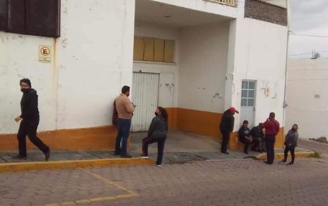Pagan a policías de Terrenate con cheques sin fondos