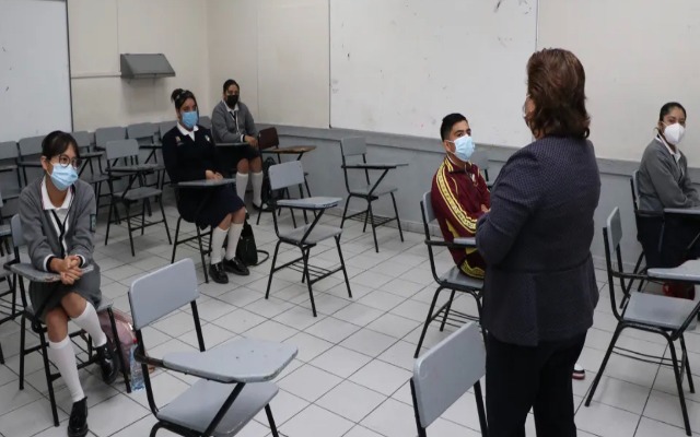 Alumnos de 480 escuelas vandalizadas continúan tomando clases a distancia