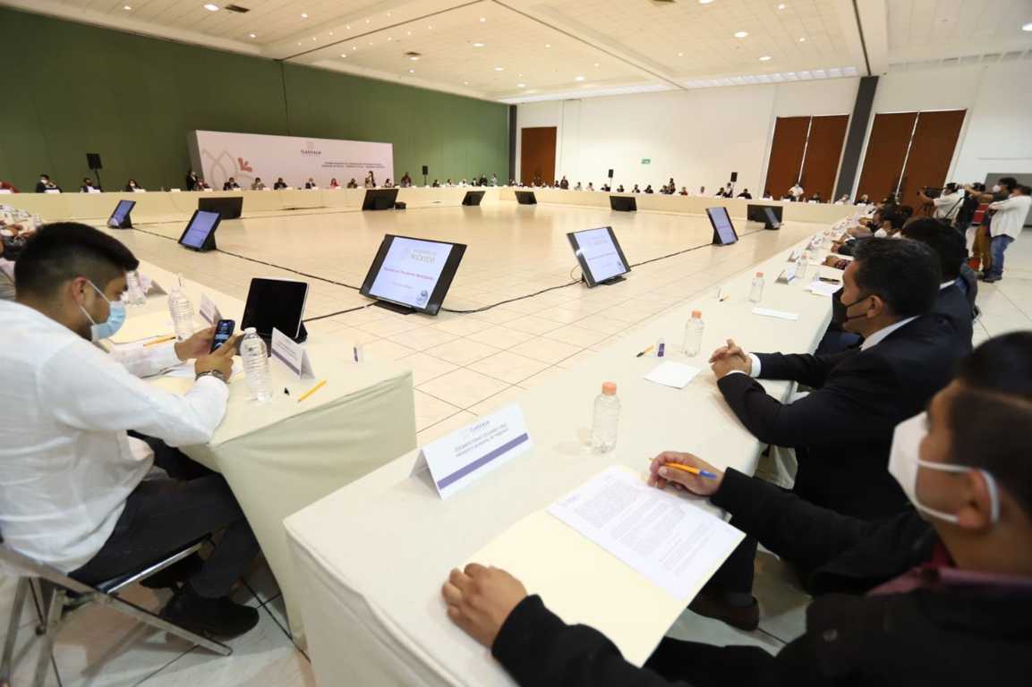 Alcaldes de Tlaxcala se reúnen con gobernadora para coordinar trabajos.