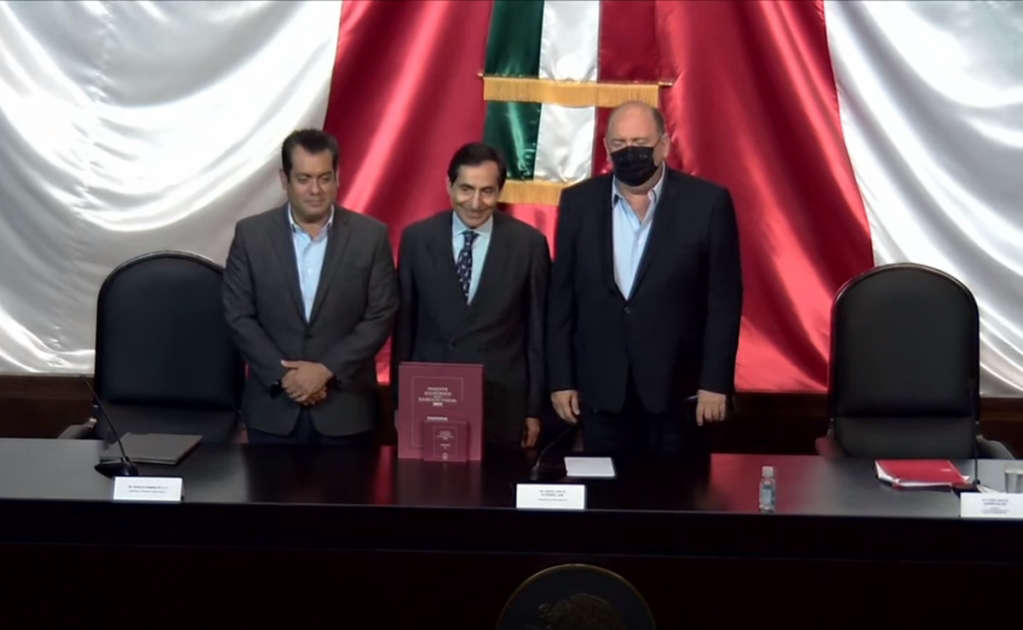 Hacienda entrega Paquete Económico 2022; sin aumento de impuestos e incremento en Salud