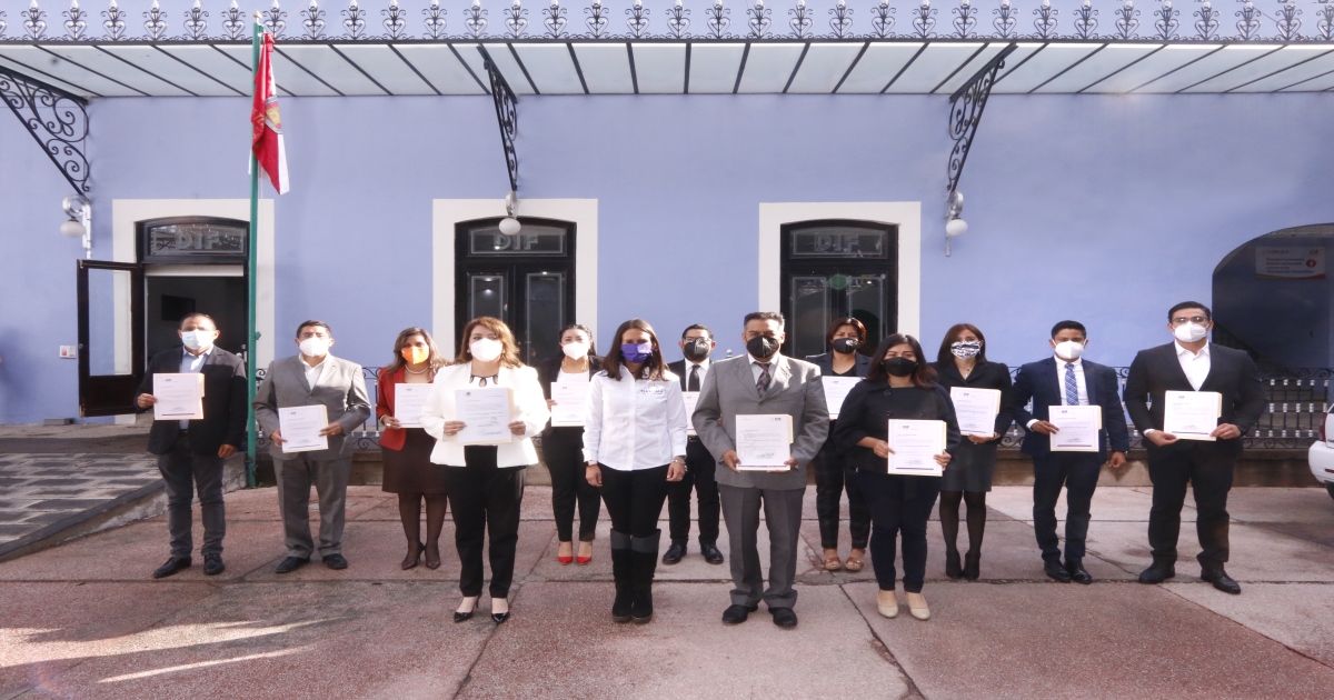 Presidenta del SEDIF Tlaxcala otorga nombramientos a funcionarios de la institución