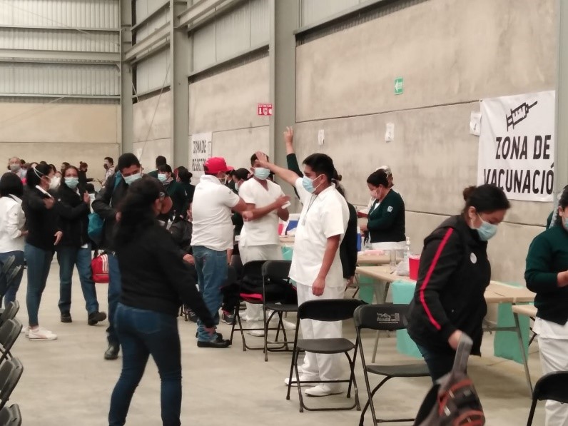 Instalan puntos de vacunación contra Covid19 en nodos industriales para llegar a obreros