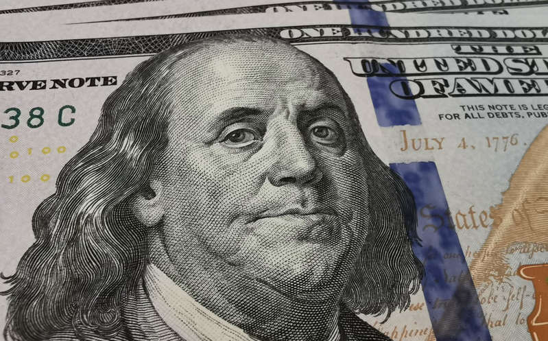 Peso avanza tras conversación de Biden con Xi