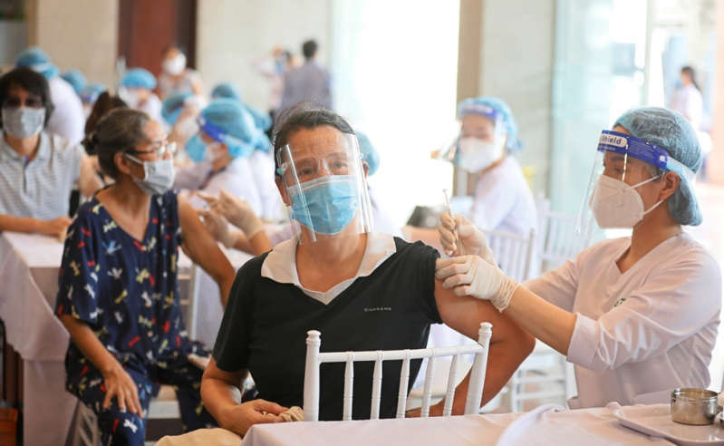 La OMS duda que vacunación contra covid-19 detenga la pandemia