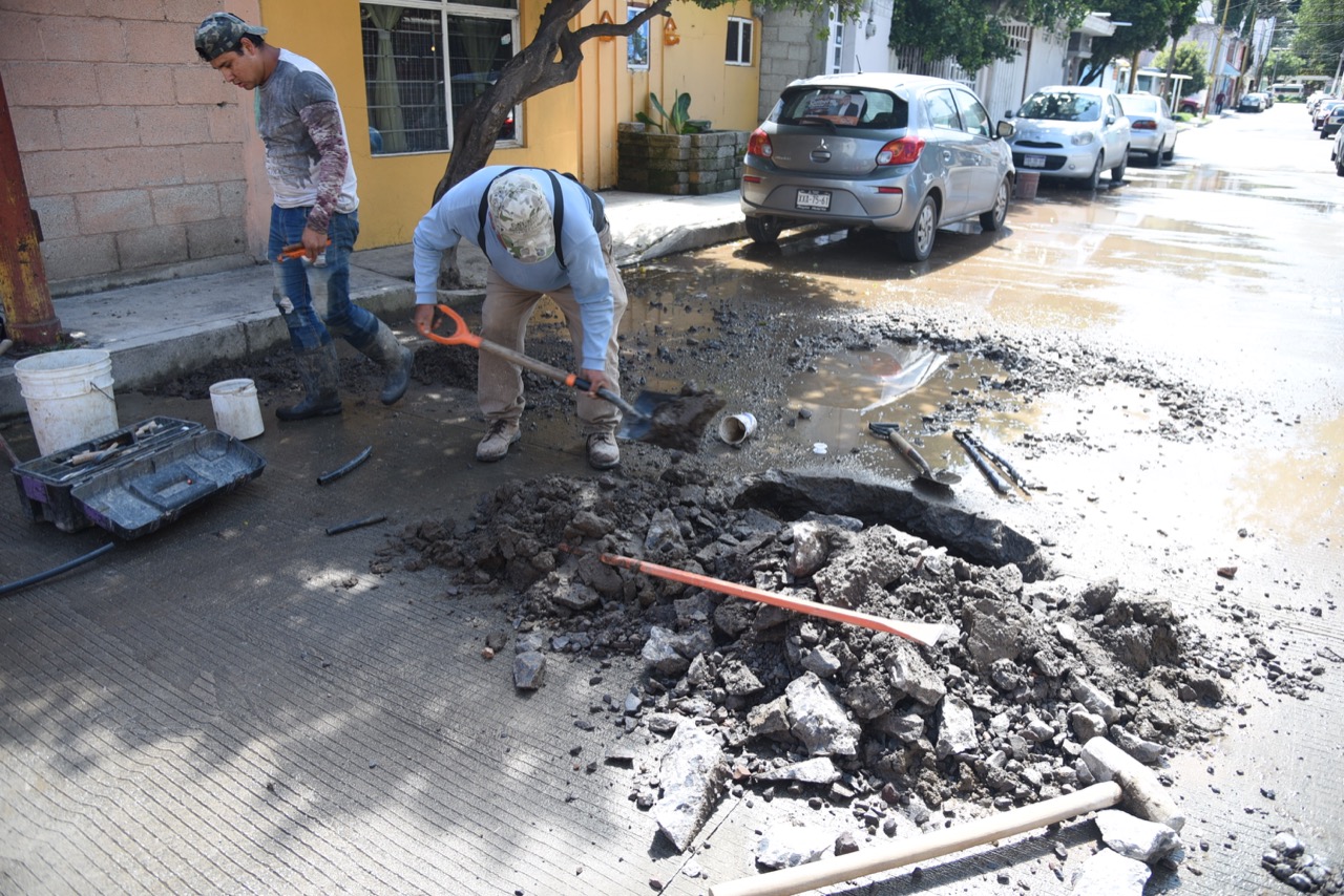 Repara CAPAM fuga de agua potable en la ciudad de Tlaxcala