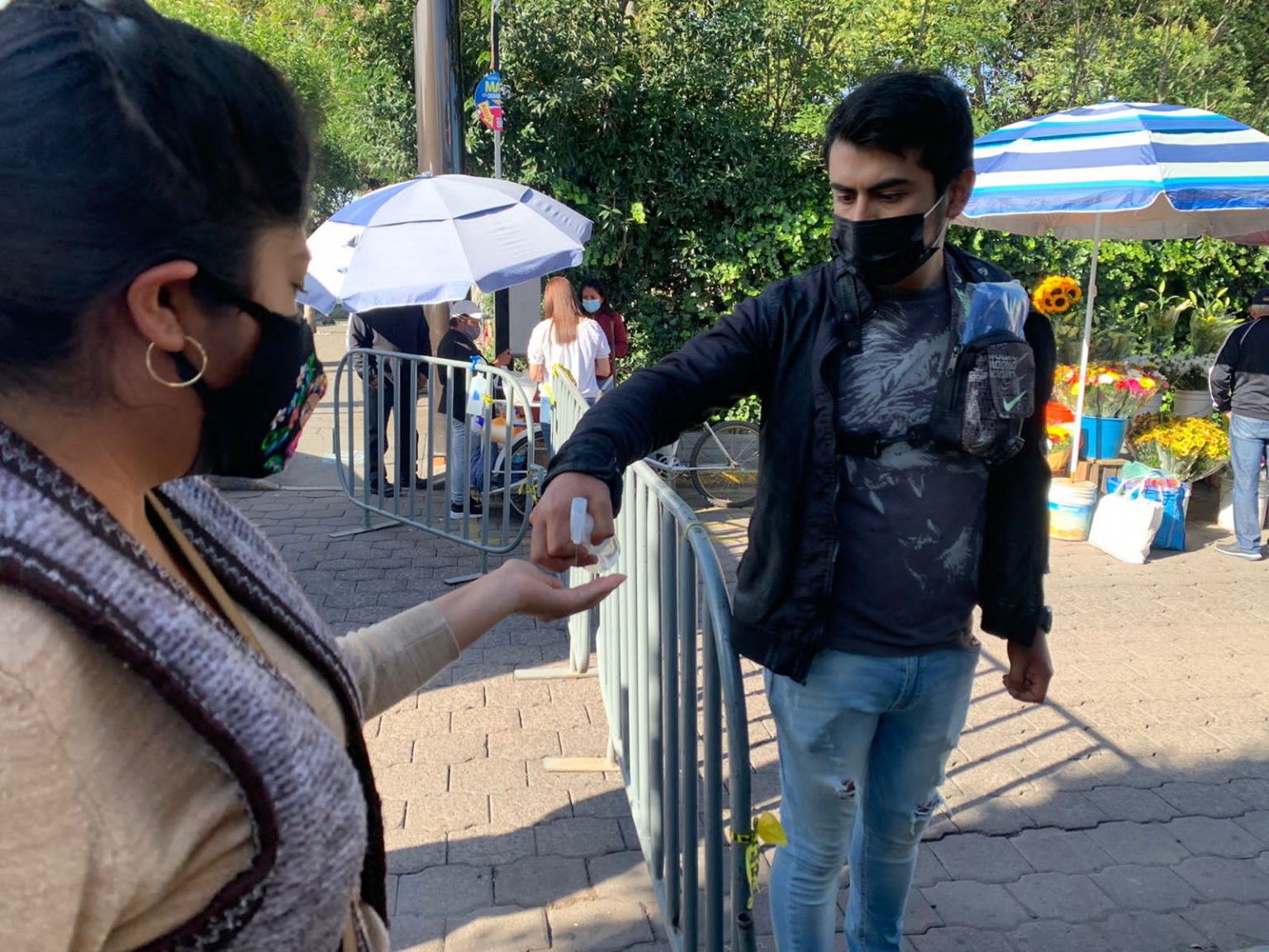 Coloca Ayuntamiento de Tlaxcala filtros sanitarios en mercado y tianguis