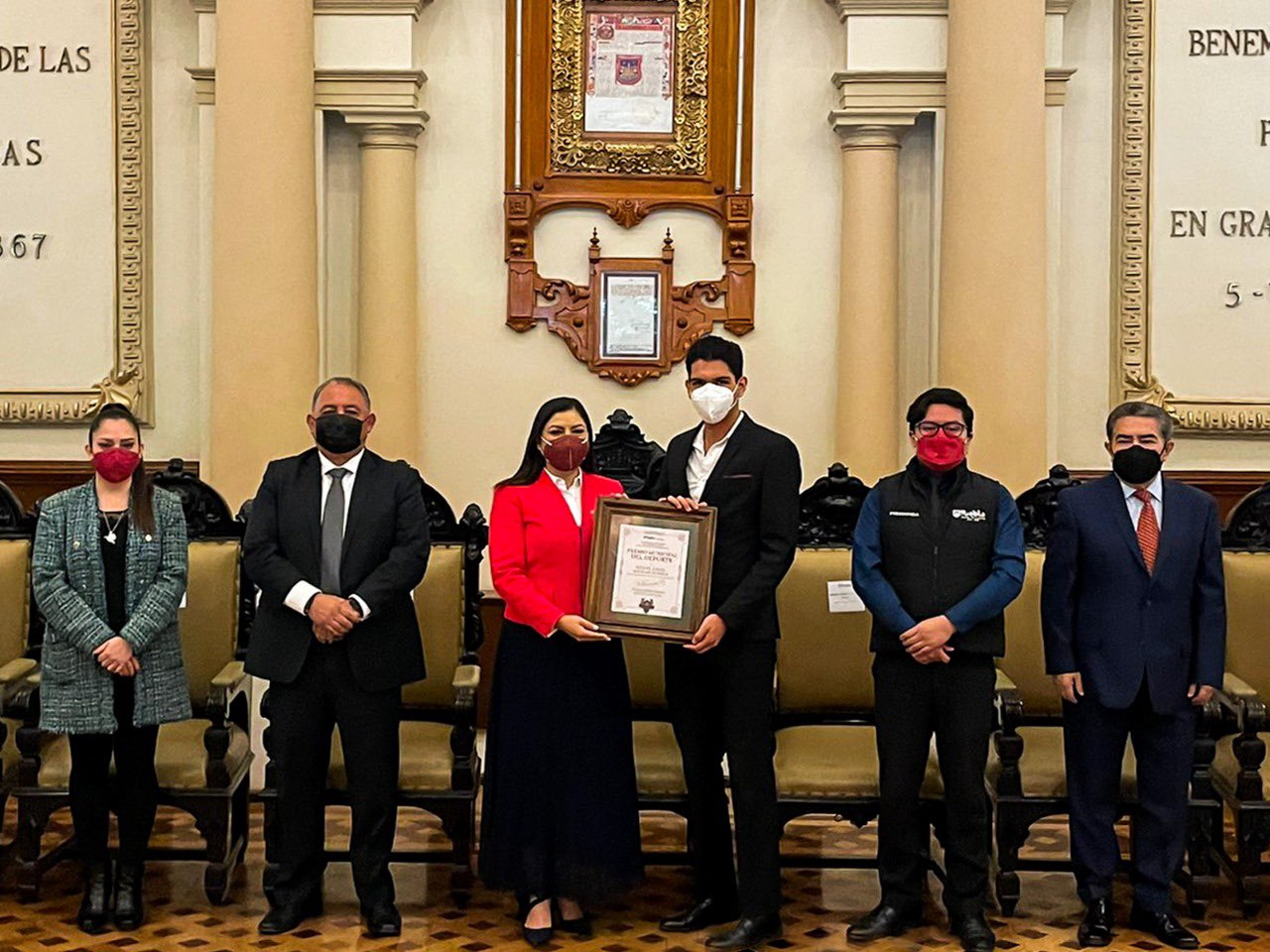 Nadadores multimedallistas recibieron el Premio Municipal del Deporte 