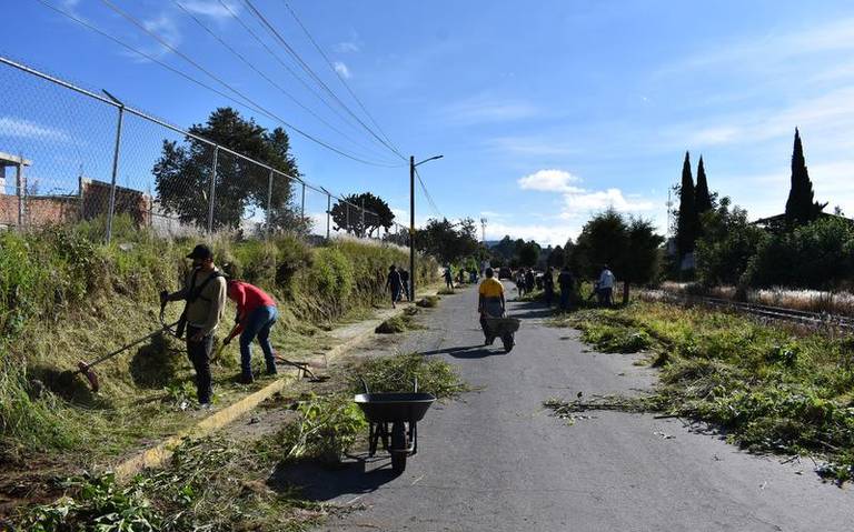 Se limpian calles en Santa Cruz Tlaxcala