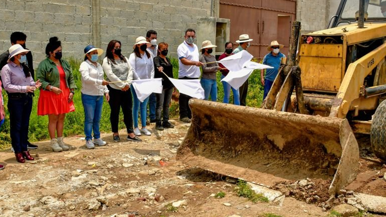 Ayuntamiento de Cuautlancingo dio inicio a la pavimentación de la calle Cuauhtémoc en San Lorenzo Almecatla