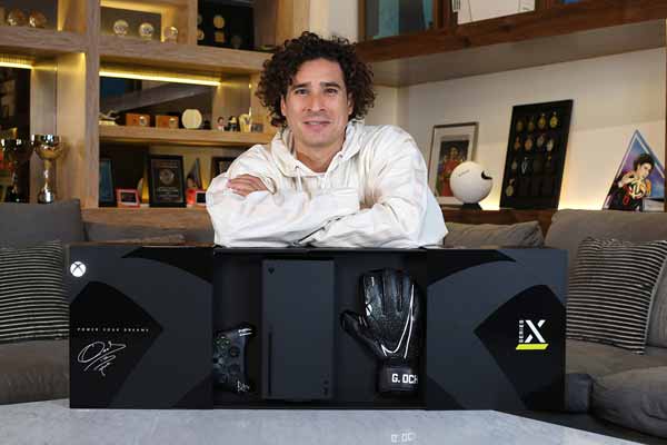 Memo Ochoa invierte un millón de dólares en empresa de videojuegos 