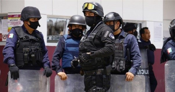 Maestros de Tecamachalco se manifiestan en SEP; exigen la destitución de su supervisor de zona