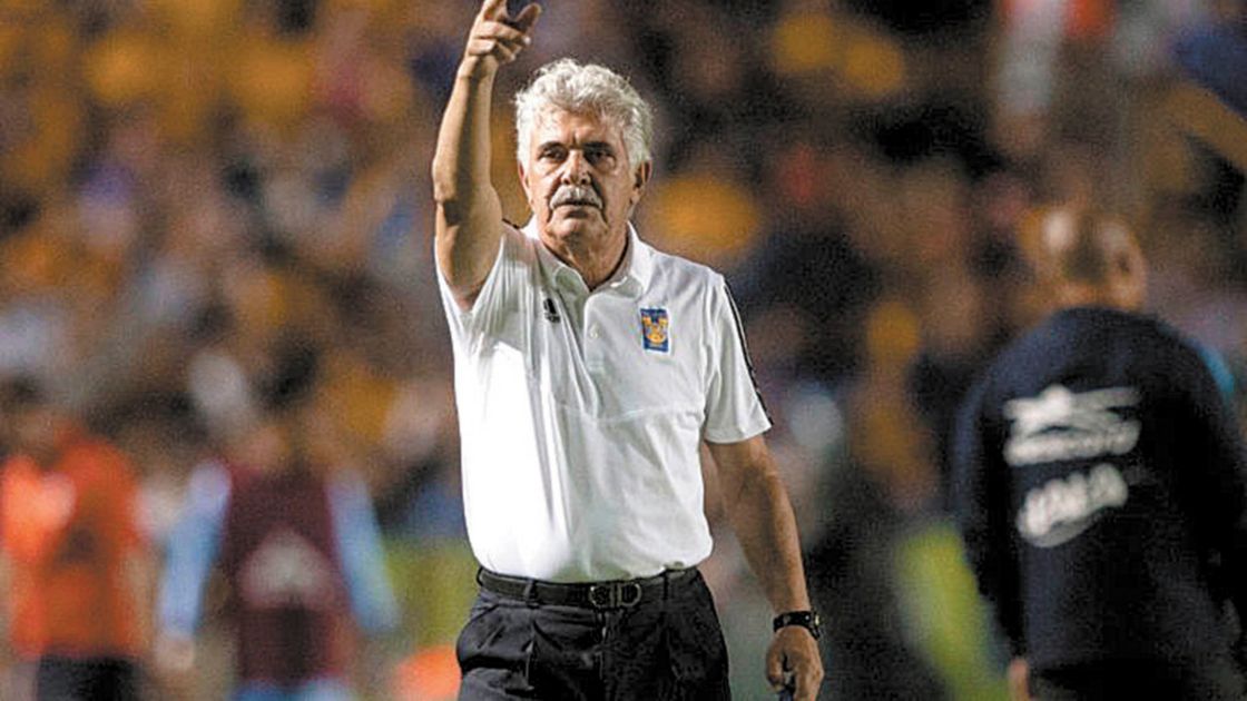 Con 14 títulos, 'Tuca' Ferretti cumple 30 años ininterrumpidos como director técnico 