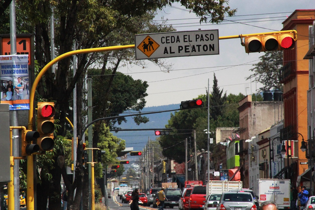 Ayuntamiento de Puebla invierte 9 mdp en semáforos 