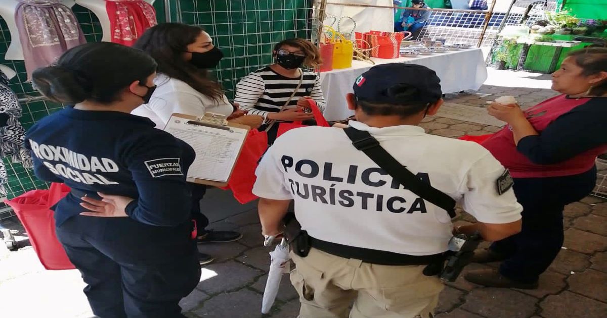 Conforma policía turística de Tlaxcala comités de vigilancia con artesanos de la Plaza Juárez