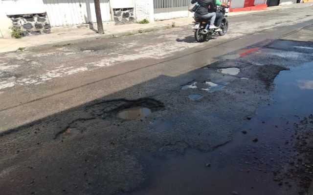 Advierte Barbosa que no llegarán recursos a los municipios para arrancar el Plan Nacional de Bacheo