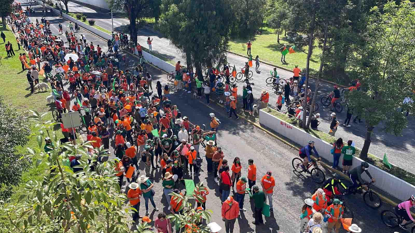 Se manifiestan estudiantes de la UDLAP para exigir la liberación del campus