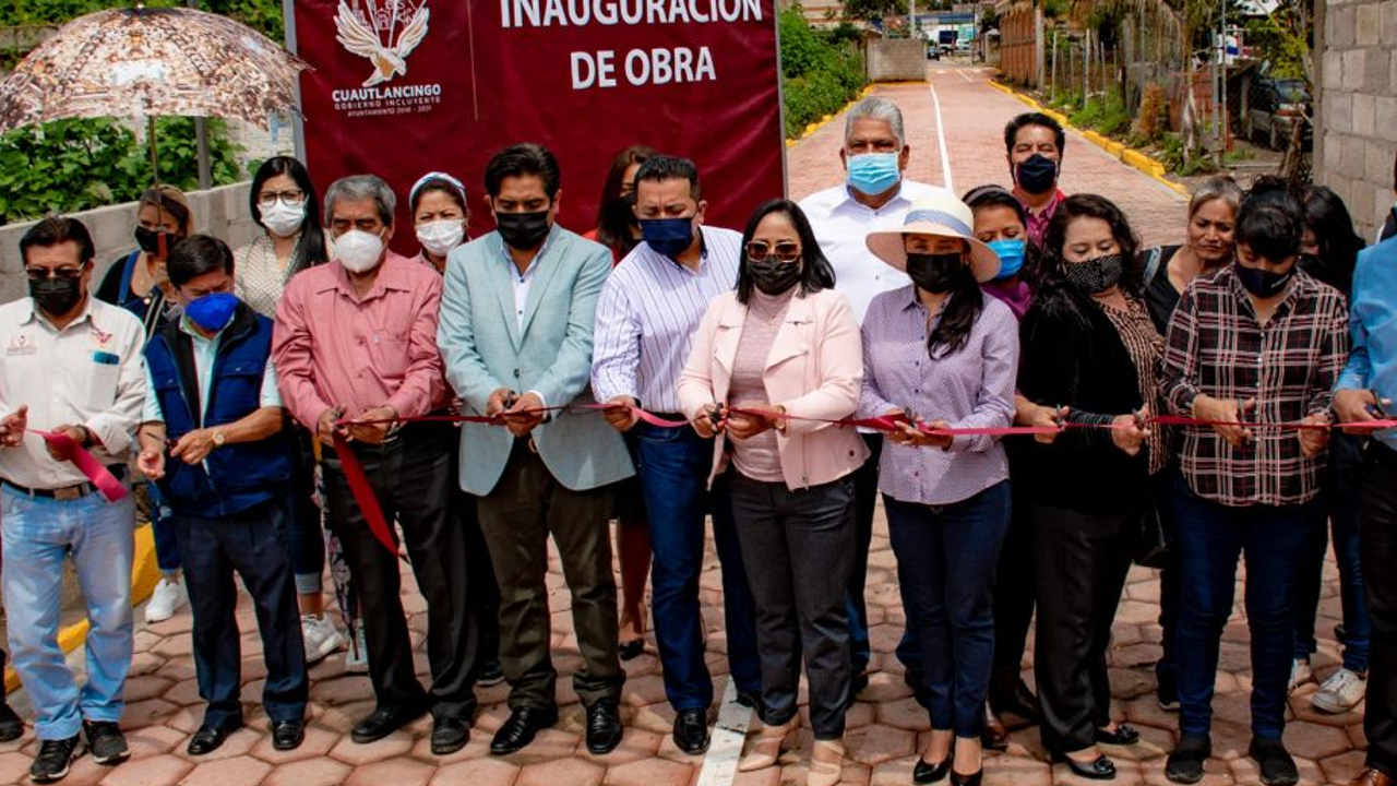 Ayuntamiento de Cuautlancingo hace entrega del adoquinamiento de la Calle Guadalupe