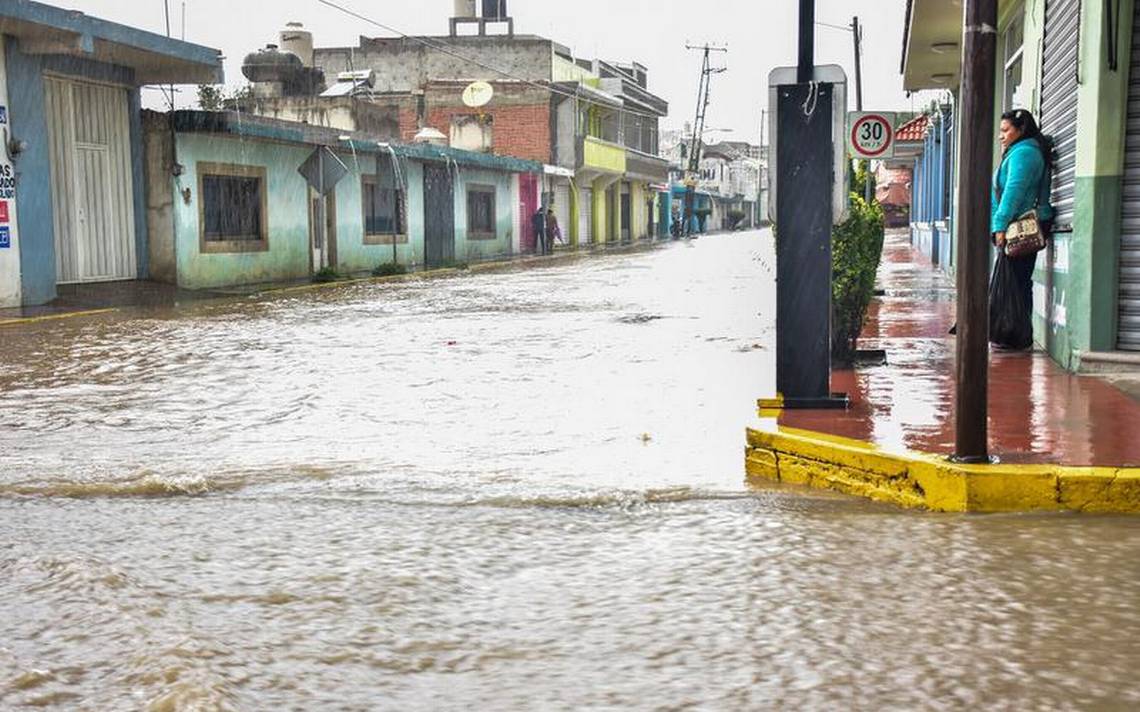 Río de Tlaxcala se desborda por intensa lluvia