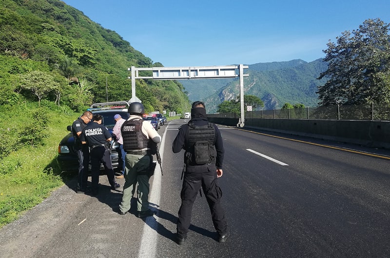 Cuidado!: Delincuentes instalan falsos retenes para asaltar en autopista  Puebla - Córdoba (Video)